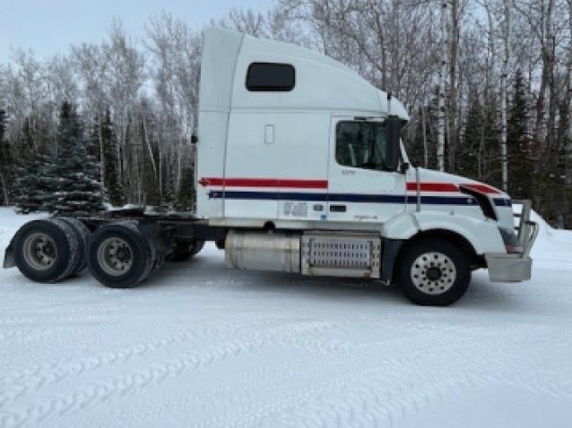 2011 Volvo VNL64T 670